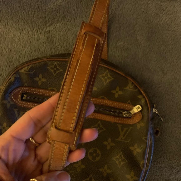 Authentic Vintage Louis Vuitton shoulder bag. - Picture 14 of 16